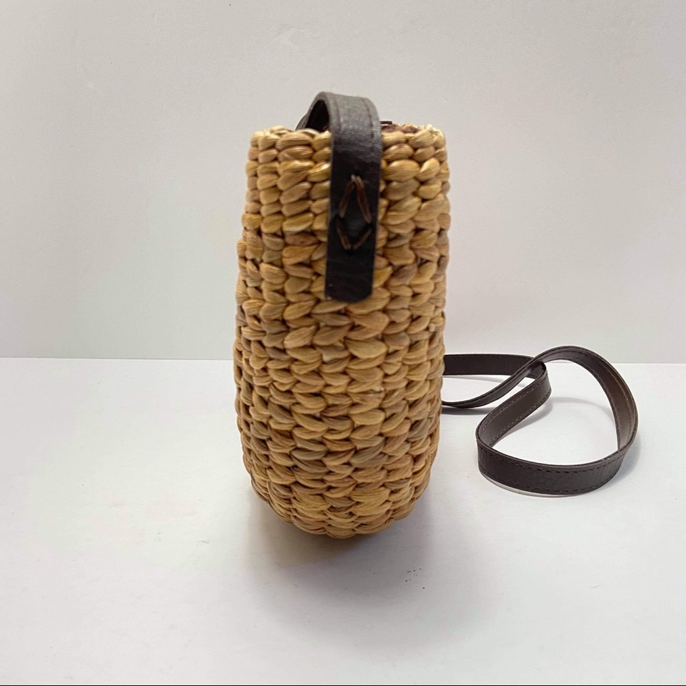 SOLD! Water Hyacinth Straw Women’s Bag - Picture 2 of 8